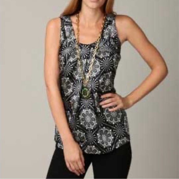 Tory Burch mask print top 100% silk size 6 tank - Picture 6 of 6